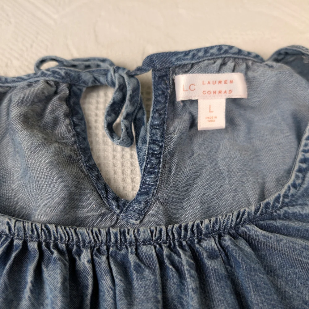 Lauren Conrad women's peasant top 100% lyocell blue chambray size Large - Picture 2 of 9